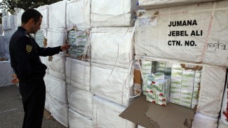 A Libyan police officer views a haul of prescription drug Tramadol seized from a shipping container in Tripoli (Reuters/Chris Helgren)