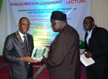 د جایزو وړاندې کول